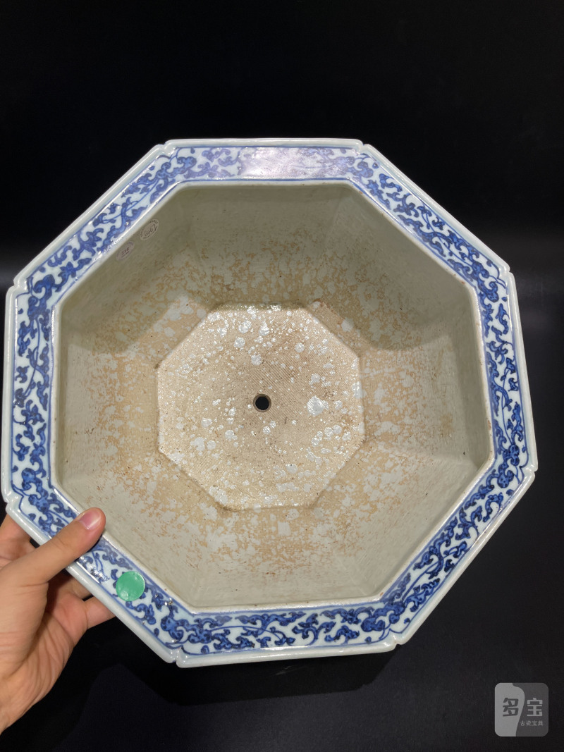 清乾隆 青花团花纹六方大花盆 - 图8